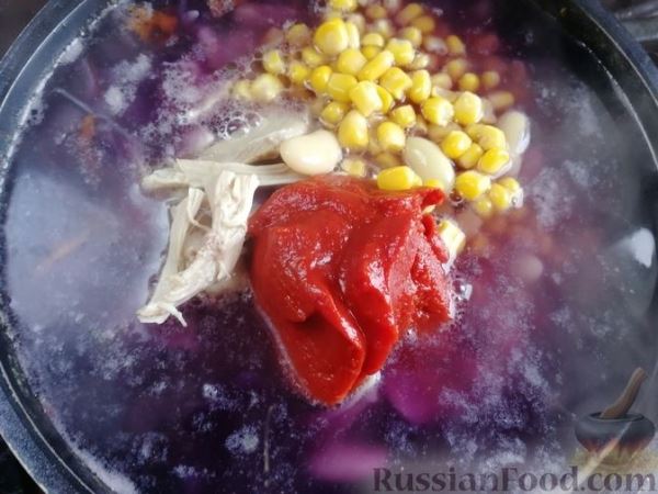 Борщ с краснокочанной капустой, фасолью и кукурузой