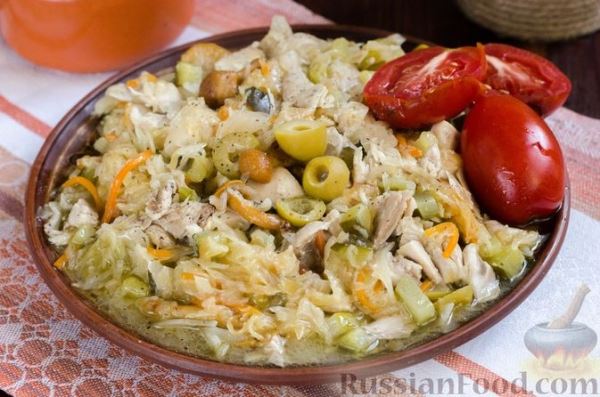 Солянка "Орловская" с квашеной капустой, курицей, оливками и опятами