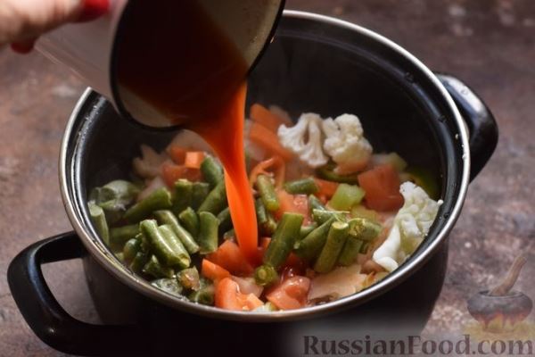 Томатный суп с цветной капустой и овощами