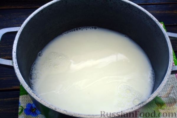 Жидкая пшеничная каша на молоке